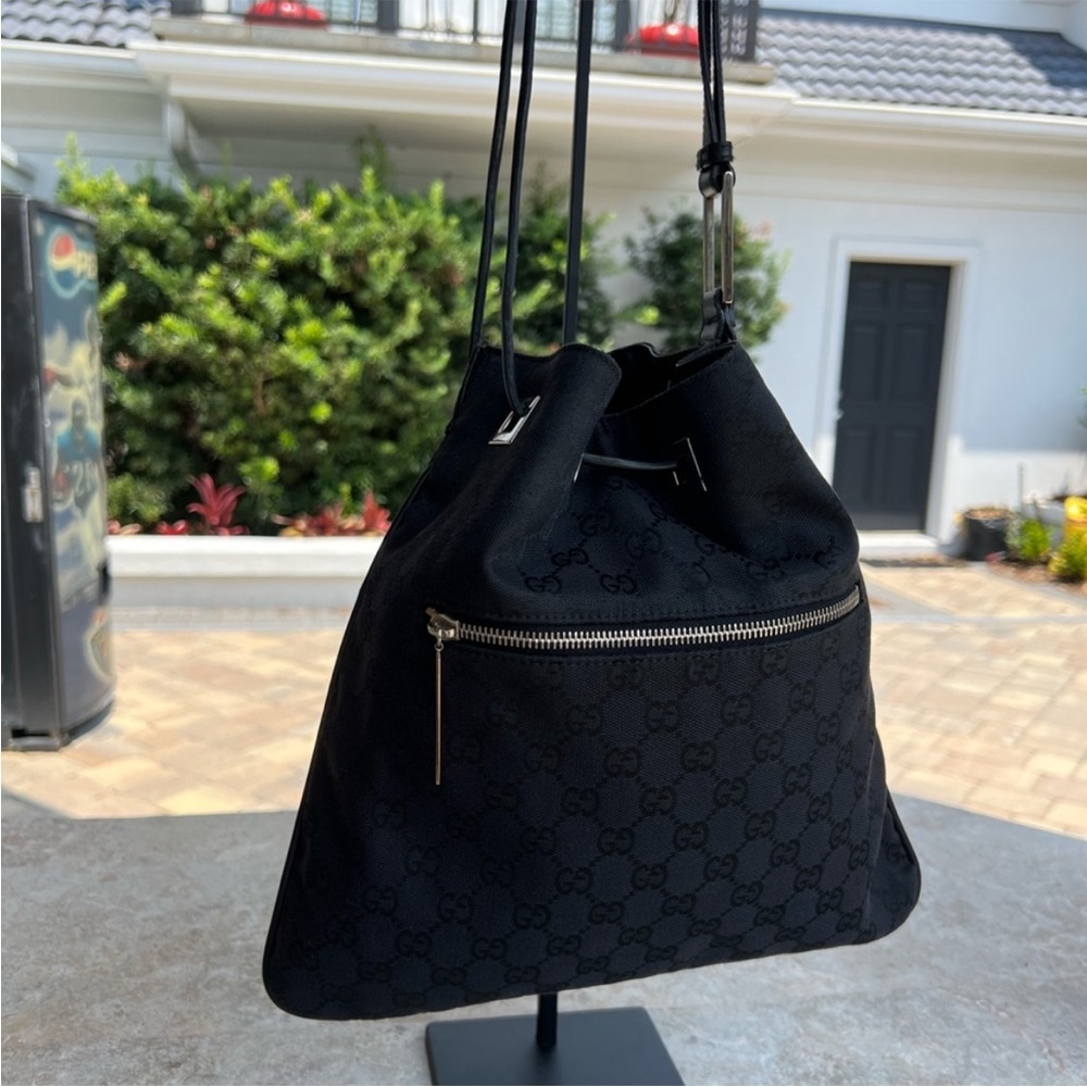 Gucci drawstring style shoulder bag black canvas - Picture 8 of 11